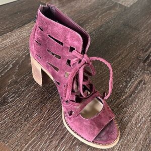 Vince Camuto Lace Zip-up bootie